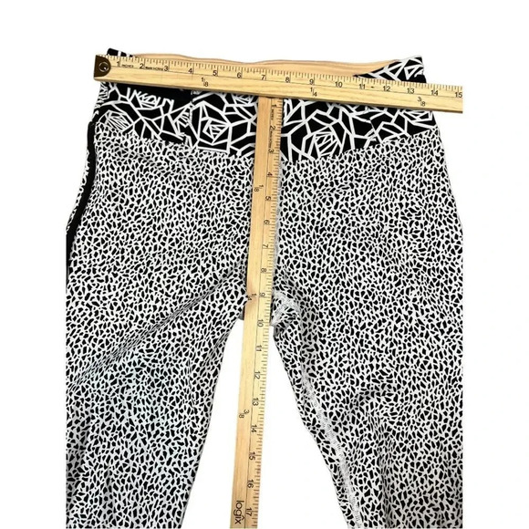 Lululemon Real Quick Tight Leggings Sz 8 - Picture 9 of 15